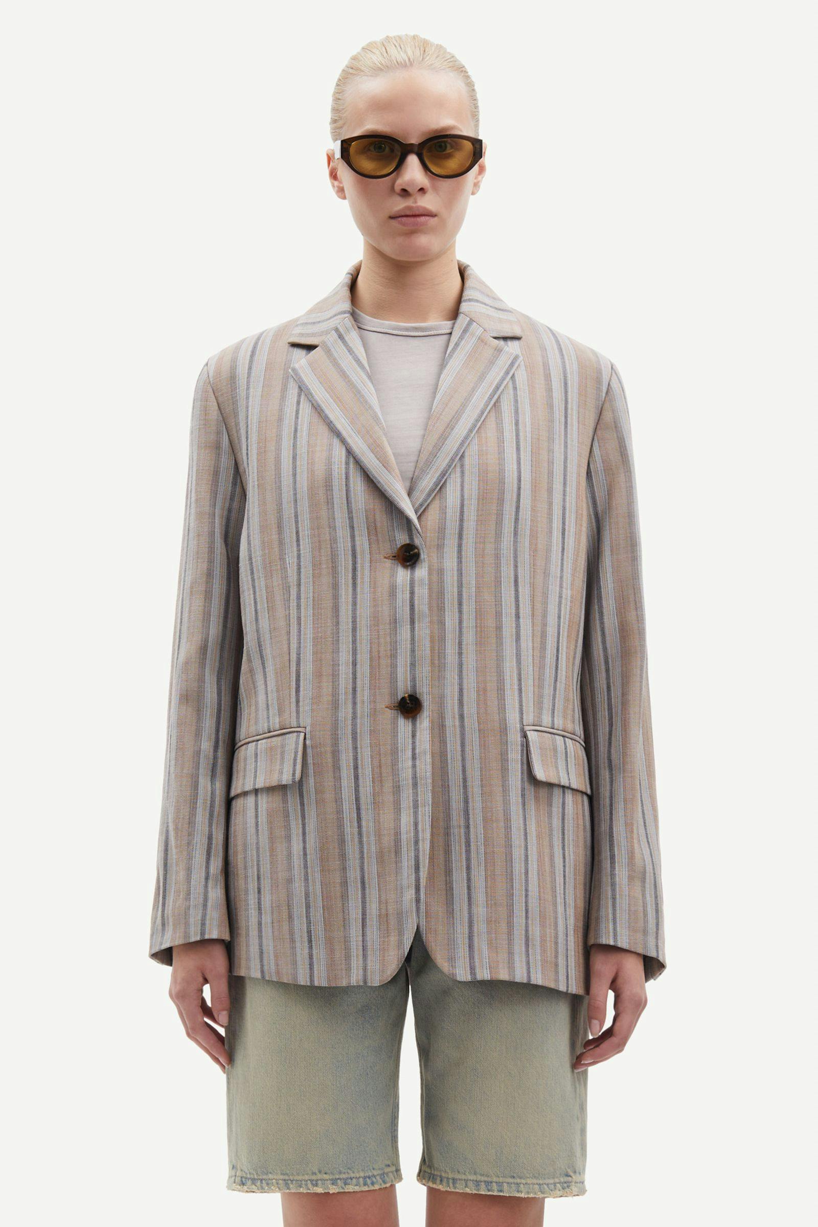 Saleni blazer 14817 Lead Gray St.