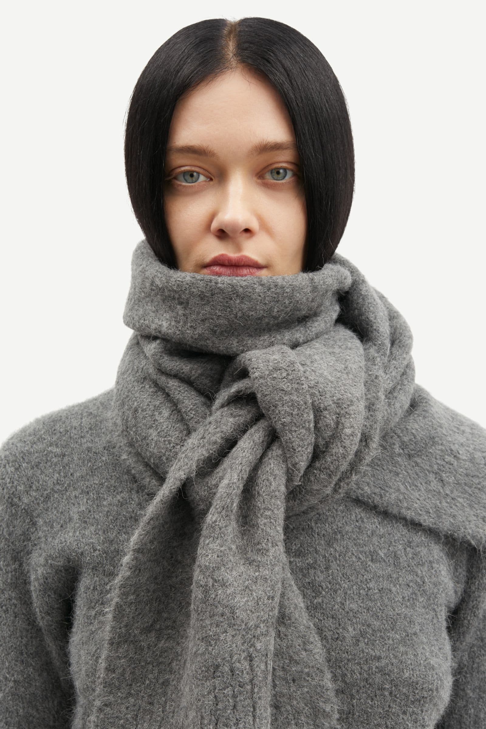 Sajeanne scarf 15425 Iron Gate