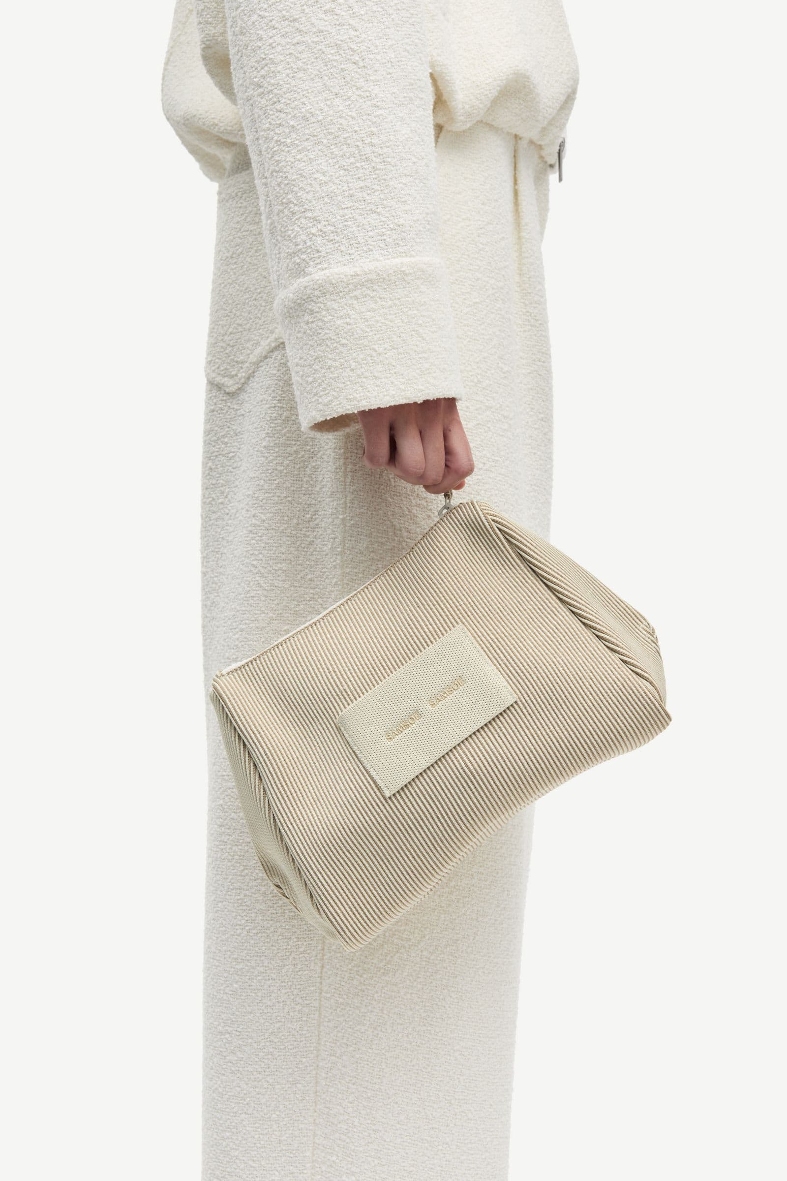 Samira pouch 15948 Silver Fern St.